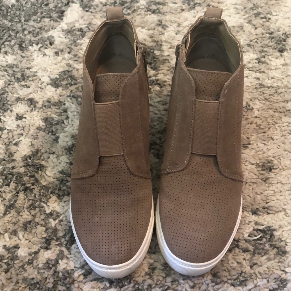 LAST CHANCE 💄 Steve Madden Wedge Sneakers, size 8.5